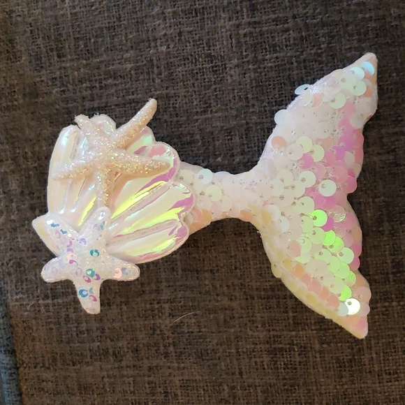 Belors Mermaid Tail Sequins Hair Clips     with Starfish Shell Set of 3 - Picture 2 of 10